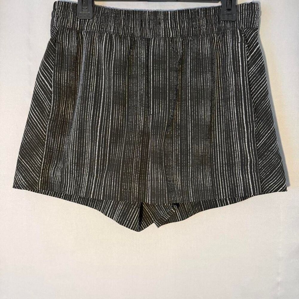 Athleta Women's Grey and Black Shorts
